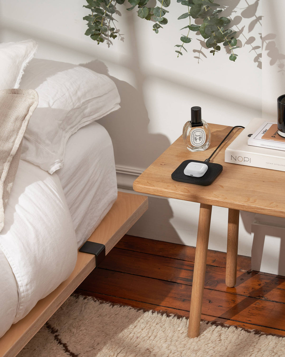 Essentials Linen Wireless Charger: Charcoal