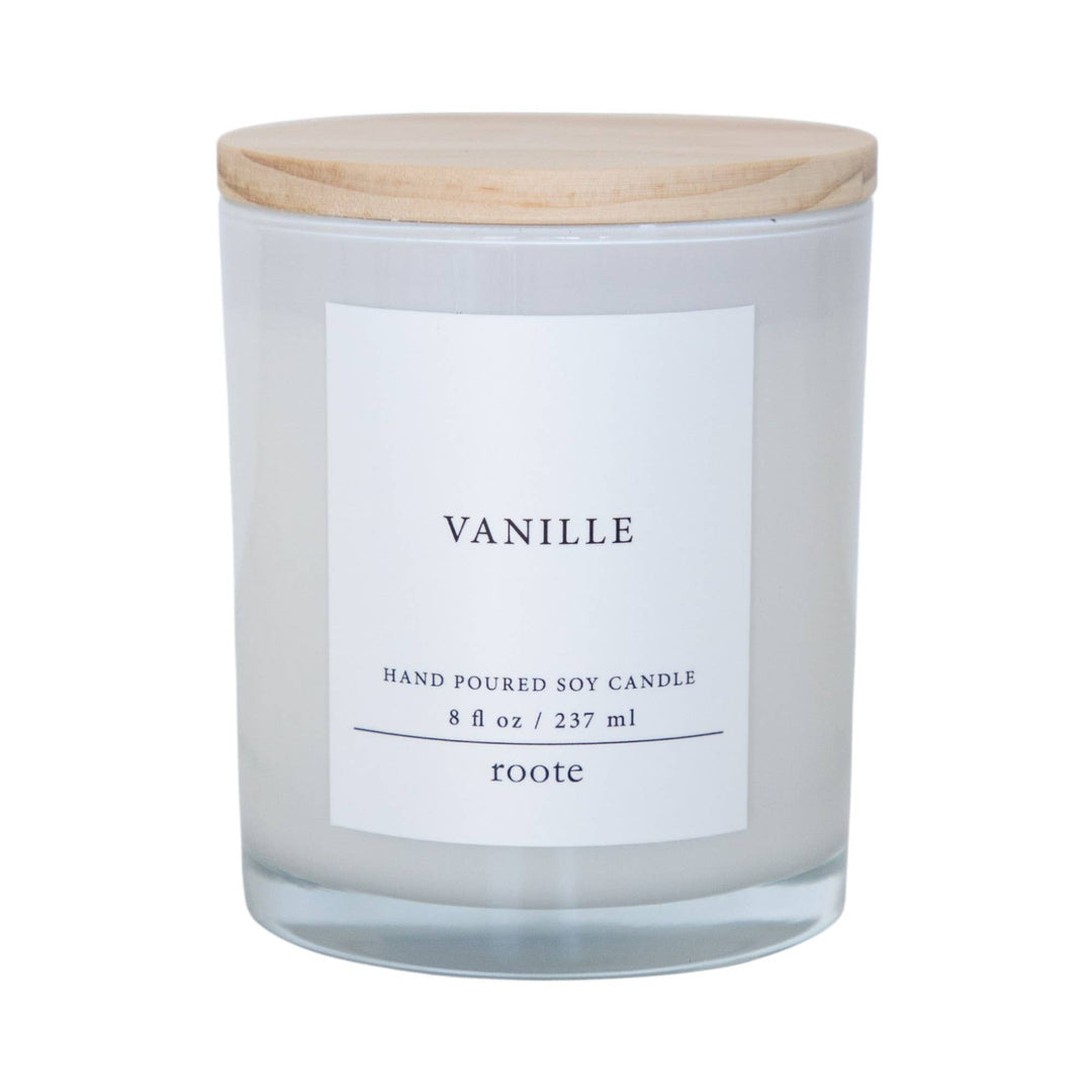 Vanille candle with wooden lid on a white background
