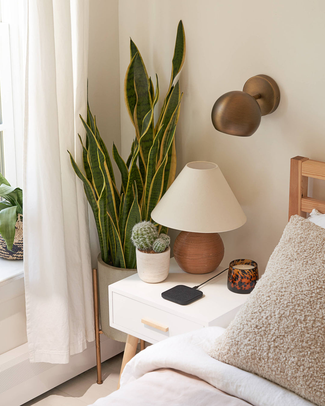 Essentials Linen Wireless Charger: Charcoal