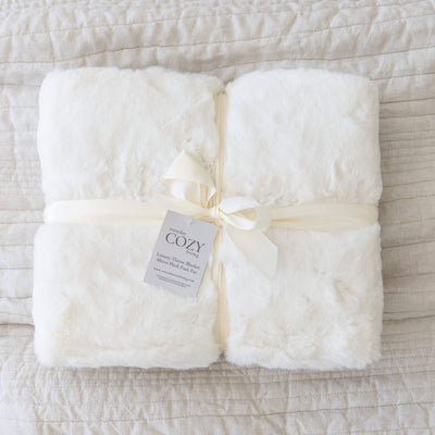One of the softest blankets you will ever feel...no really! This ultra push rabbit faux fur throw will not disappoint. It is so velvety soft, thick and push.

The blanket face is luxurious faux fur and backing is plush micro mink. 

 SIZE: 60” x 50”

COLOR: -ivory cream