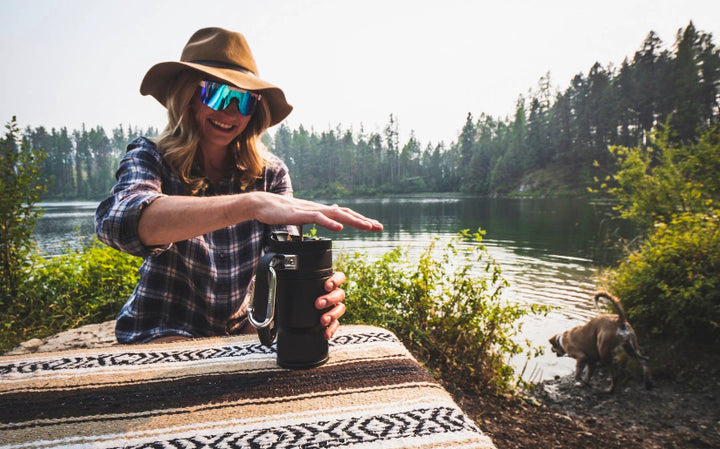 Newly re-designed with spill-proof press/drink lid, durable textured paint finish, and laser-welded handle, the new Double Shot also features Brü-Stop press technology for a perfectly smooth brew, anytime, anywhere!